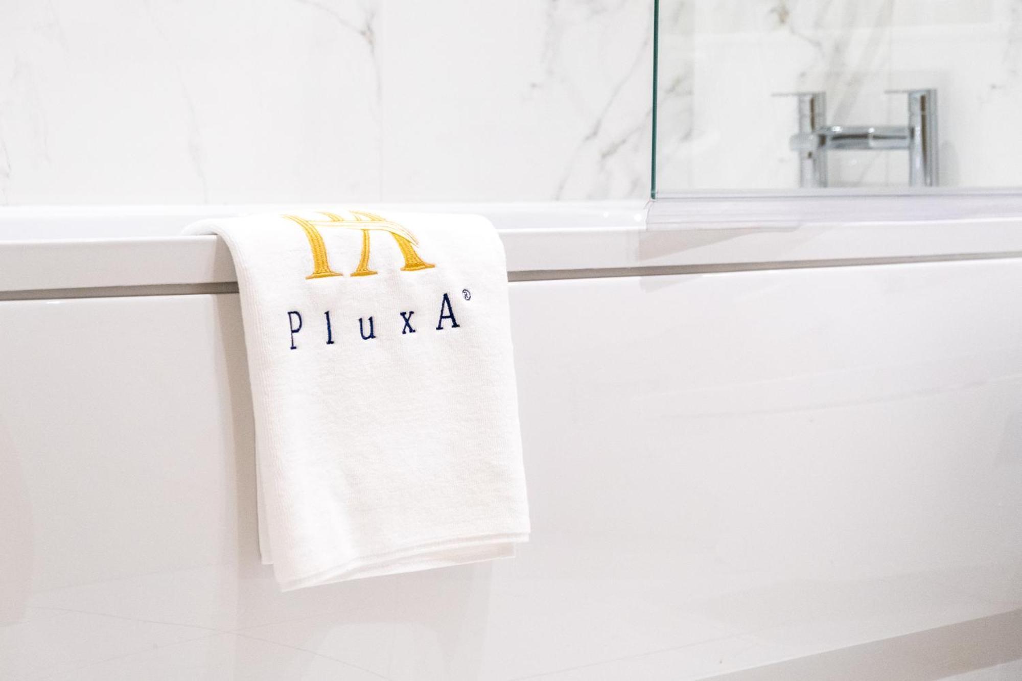 Pluxa Creme Opulence 5 Star Beautiful High End Apartment In Birmingham City Centre Kültér fotó